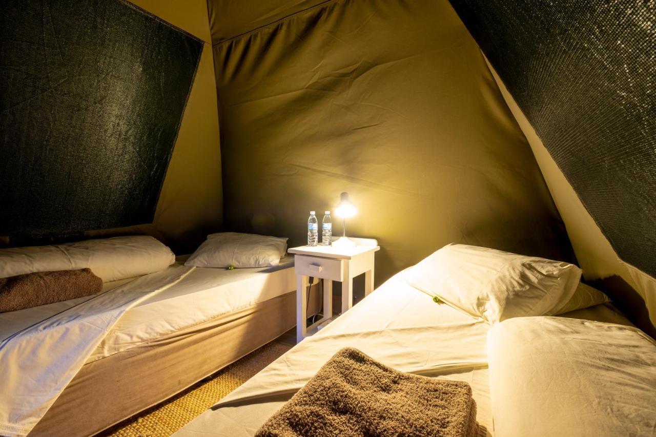 Urban Camp Hotel วินด์ฮุก ภายนอก รูปภาพ