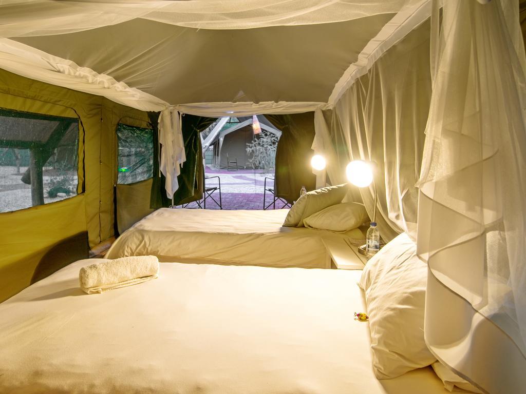 Urban Camp Hotel วินด์ฮุก ภายนอก รูปภาพ