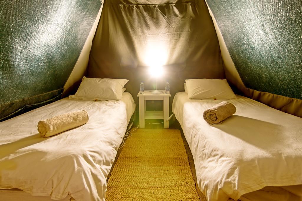 Urban Camp Hotel วินด์ฮุก ภายนอก รูปภาพ