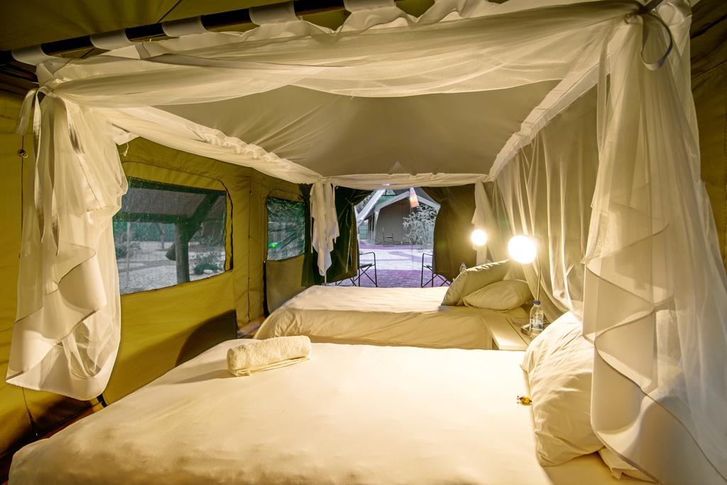 Urban Camp Hotel วินด์ฮุก ภายนอก รูปภาพ
